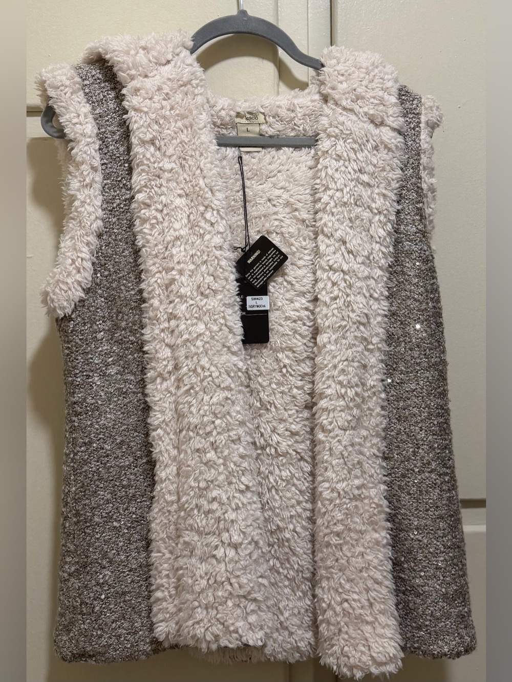 New Cozy Faux-Sherpa Sleeveless warm sparkly Vest in Cream and Gray